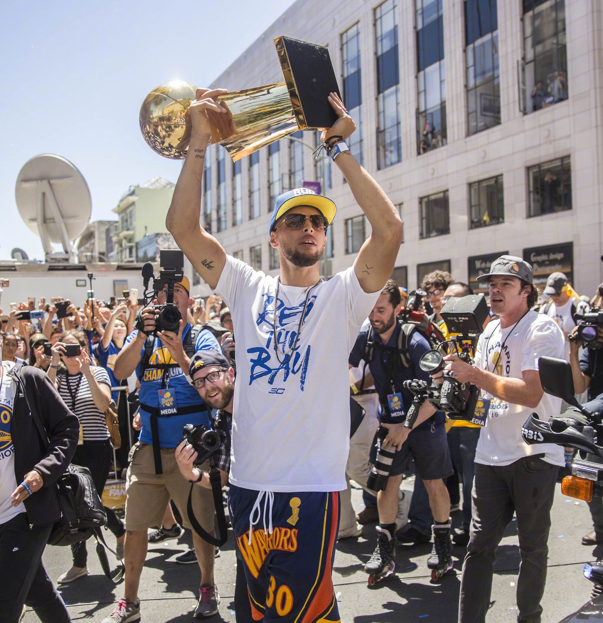 她以个人魅 她以个人魅